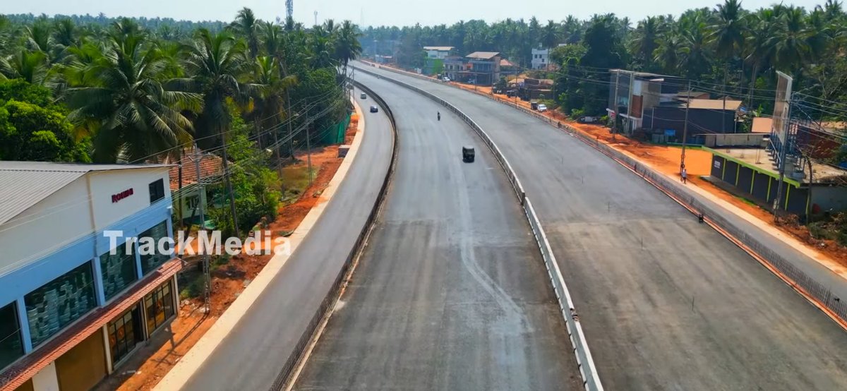 ganeshkerala's tweet image. 💥💥💥  കാസർഗോഡ് തലപ്പാടി മുതൽ തിരുവനന്തപുരം വരെയുളള 678 കിലോമീറ്റർ നീളത്തിലുളള NH- 66 ഭാരത് മാല പദ്ധതി പ്രകാരം ആറ് വരിയാക്കുന്ന നിർമ്മാണ പ്രവർത്തനങ്ങൾ അതിവേഗം പുരോഗമിക്കുകയാണ് .
#NewIndia #NarendraModi #Bjp4Development