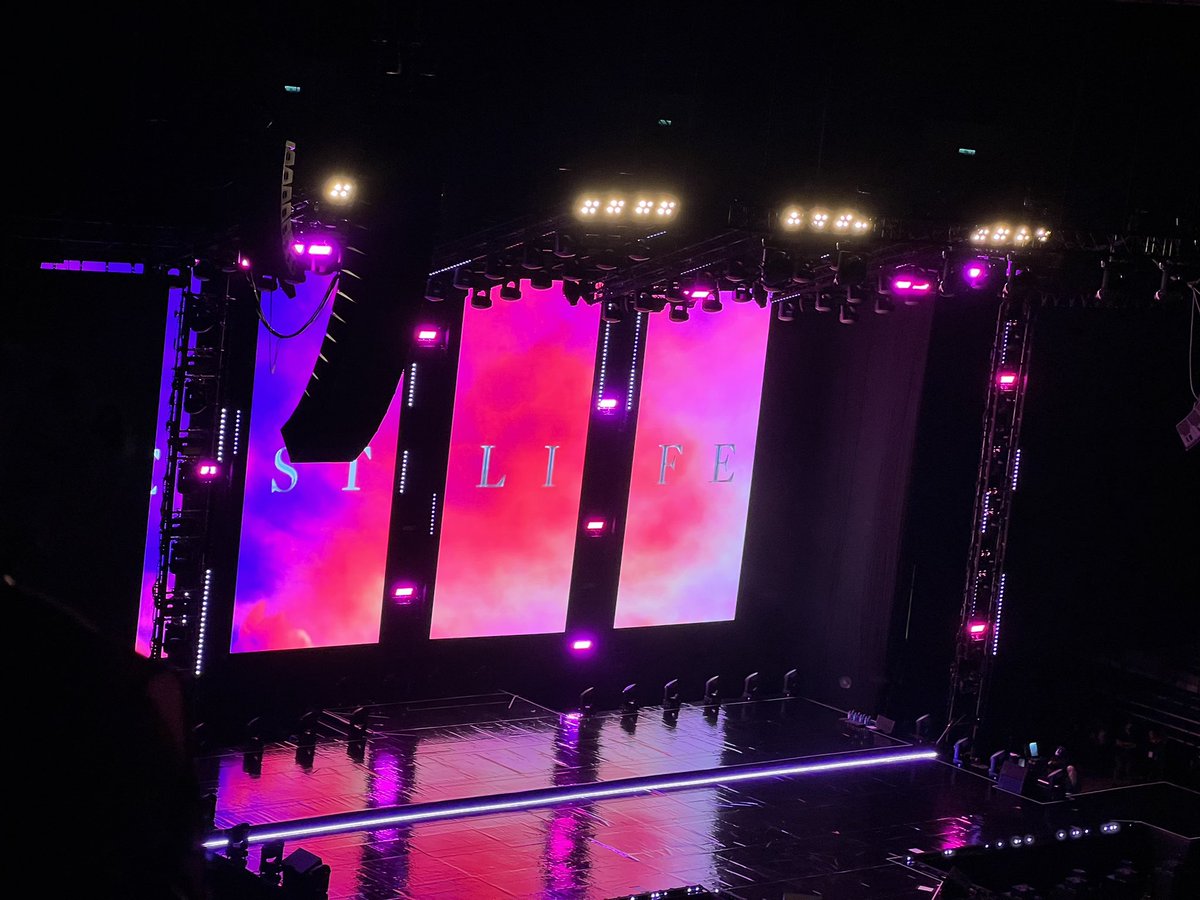 hasnitashukri's tweet photo. Here for #WestlifeLiveinKL https://t.co/jDdz1iQw3s