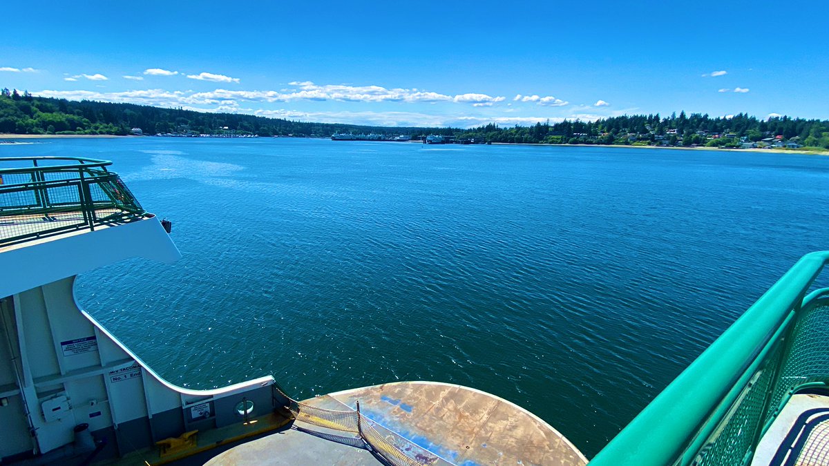 beveried's tweet photo. Ferries and blue skies 😍 @a_jayneex can we go back to Seattle? https://t.co/wmbbkARvJA
