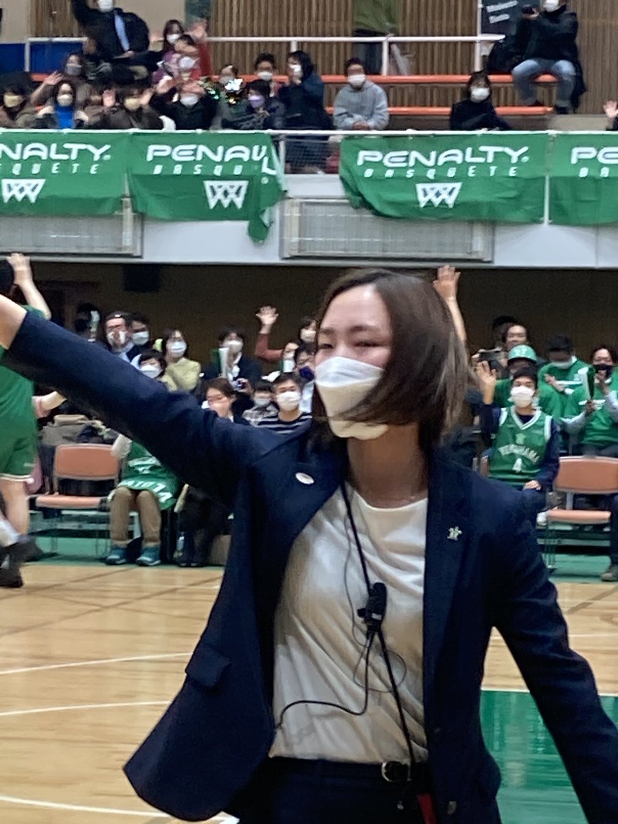 okasanyamasan's tweet image. アウェイ側に座ってたら🤷🏻‍♀️ポーズされちゃった😅 #横浜エクセレンス　#ブルズファミリー