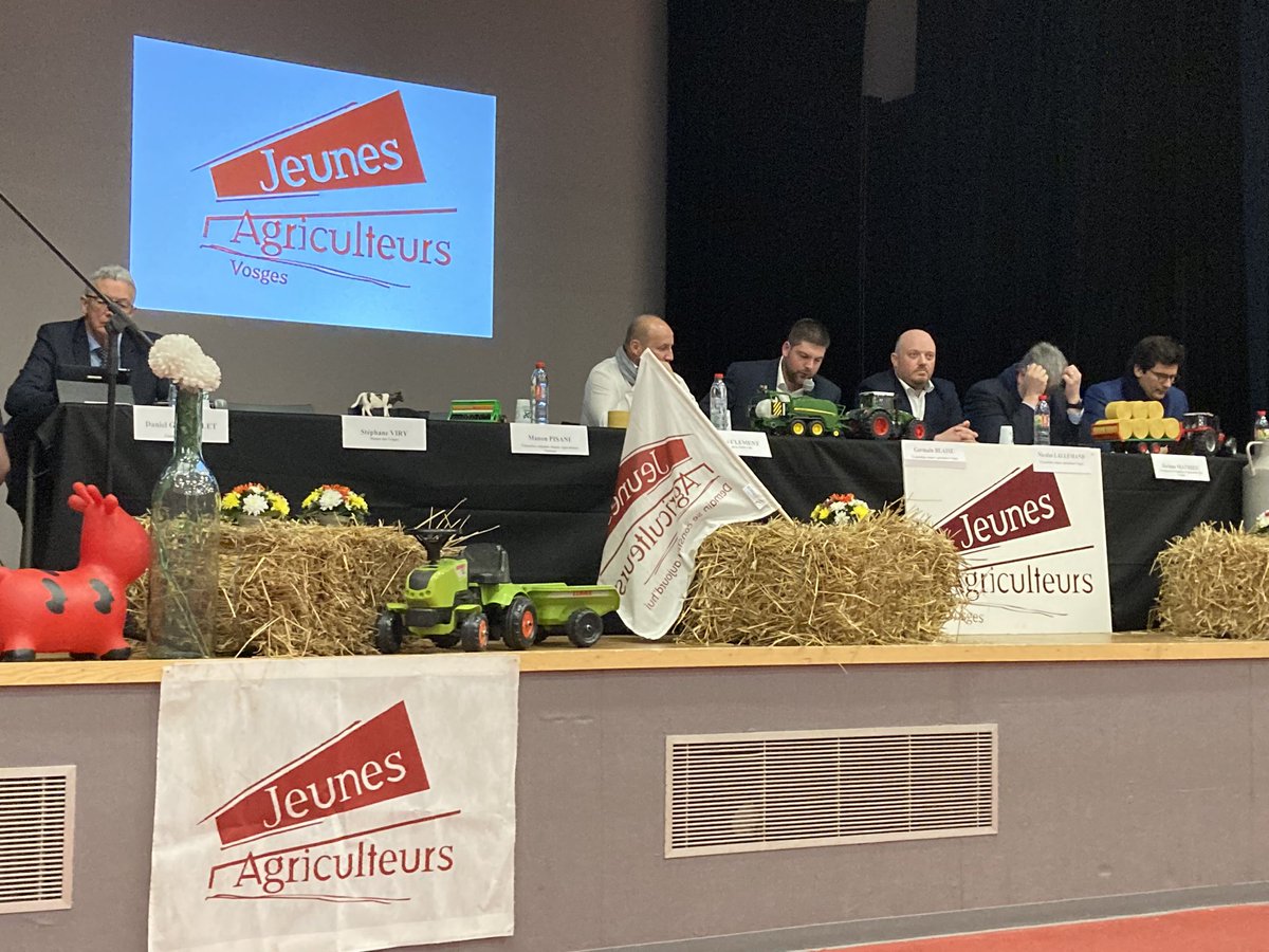 MeureeDavid's tweet photo. Le @CA_AlsaceVosges présent à l’assemblée générale @JA_Vosges afin d’échanger sur la place de l’agriculture dans le défi énergétique https://t.co/1ceFZh5rvj