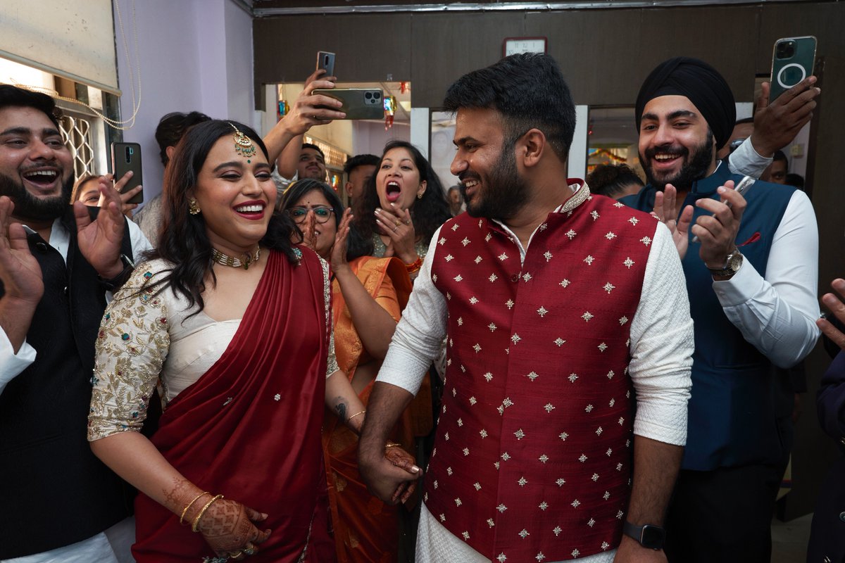 ReallySwara's tweet photo. Haters: suitcase, fridge, illegitimate, conversion blah..blah.. blah..
Us: 😍😍😍
@FahadZirarAhmad @hargunspeaks @arishqamar @sinjini_m @AamirAzizJmi https://t.co/IeTruOXXdV