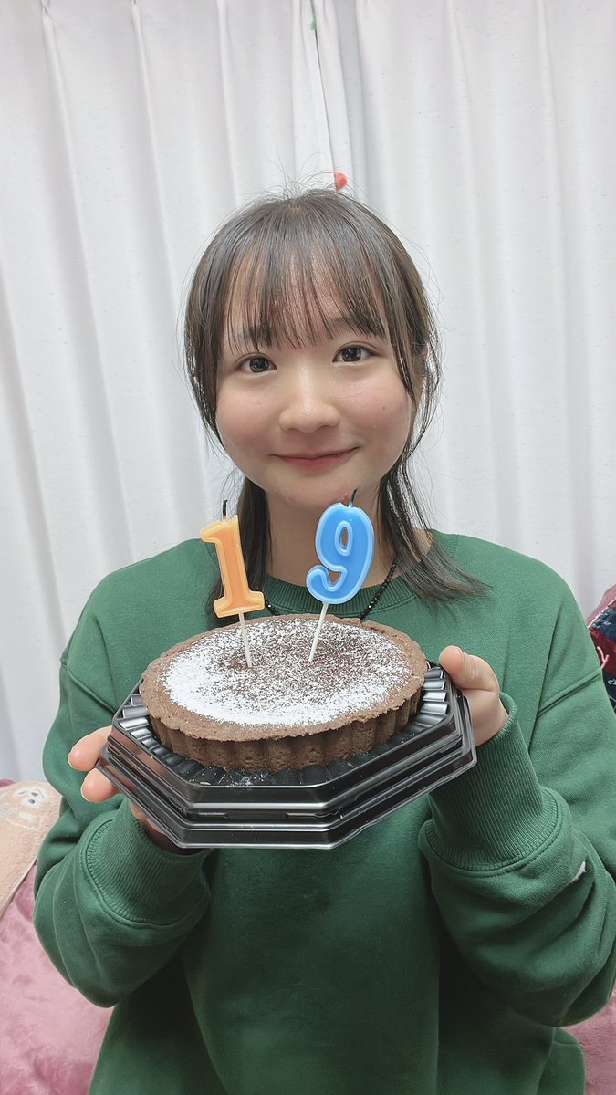 19歳になりました！ みんなからお祝いしてもらえて、とっても嬉しかっ