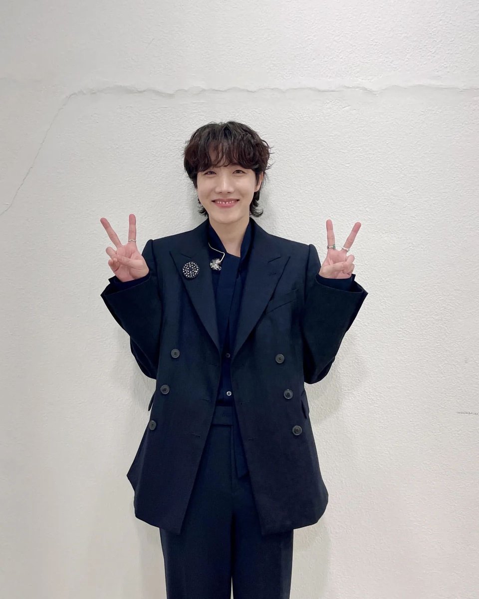 stapleskeri's tweet photo. I vote #YetToCome for #BestMusicVideo at #iHeartAwards @BTS_twt 💜8 https://t.co/0fR3ojyJiN