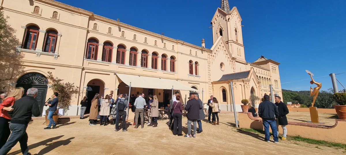 laselvatv's tweet photo. Som a l'hotel Sant Pere del Bosch de Lloret de Mar cobrint la presentació del nou xef David Gou i les seves creacions culinàries.

Ben aviat us oferirem el més destacat al web de La Selva TV. https://t.co/n4NAxvbmE2