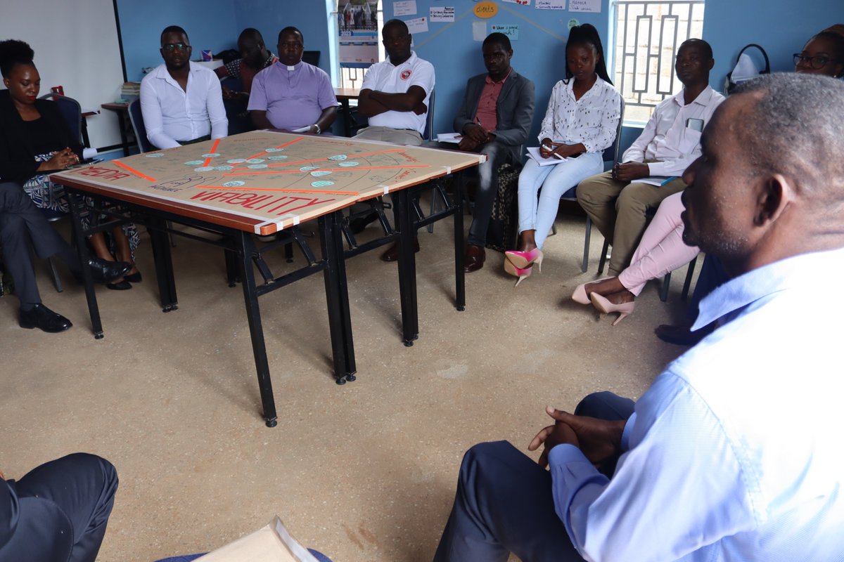 misamalawi's tweet photo. It's #Day5 of 5 of our Media Viability Bootcamp and Germany Ambassador to #Malawi Ralph Timmermann was at our #MtolankhaniHouse to appreciate what @misamalawi and @dw_akademie are doing in #JournalismEducation. https://t.co/QcKUzXy0JQ