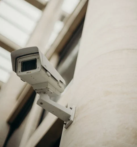 LIGHTSPEEDSECUR's tweet image. Business owners and leaders, would it be easy for people to steal from your place of work? We provide state-of-the-art security solutions to help prevent and stop burglaries at your business. 📹#SecuritySystemInstall #BusinessSecurity Lightspeed-Security.com