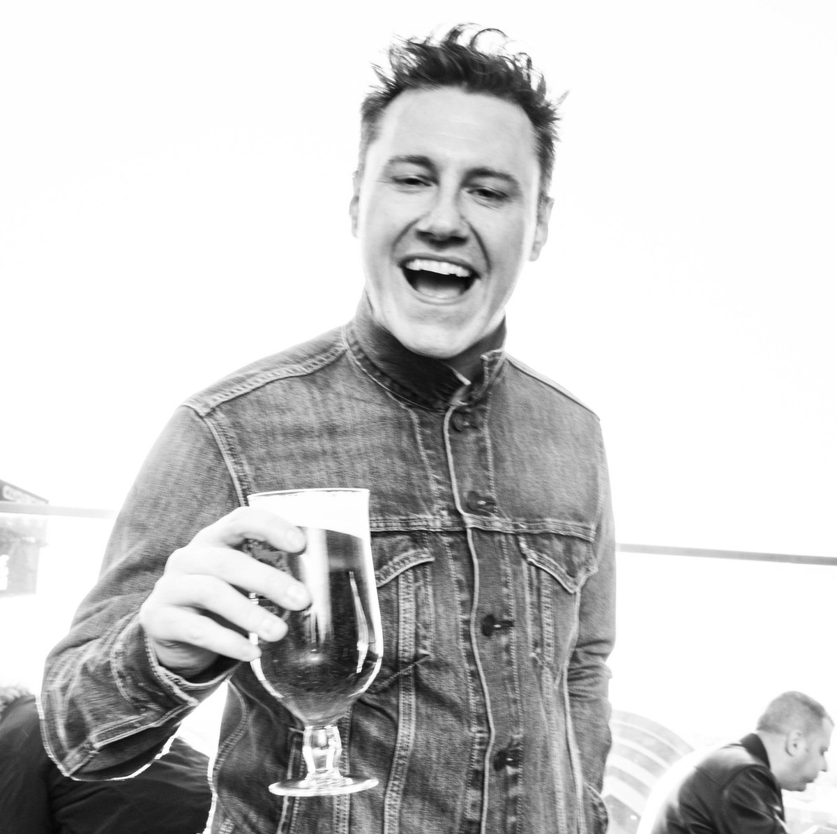 callumbeattieuk's tweet image. So excited. My second album VANDALS is OUT NOW!! I can barely believe it.
You can download it on iTunes or buy it directly here:

bio.to/callumbeattie