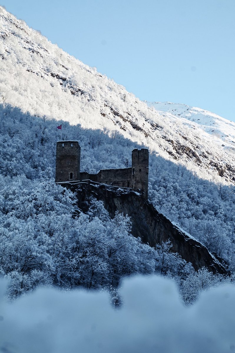 LA JOURNÉE !☀️❄️⛷
Ce matin, #luzsaintsauveur se réveille sous une trentaine de cm ❄️. La station #luzardiden est ouverte à 100% (Cloze en différé vers 10h). L’accès station se fait avec les équipements ou bien par navette. #meteodujour