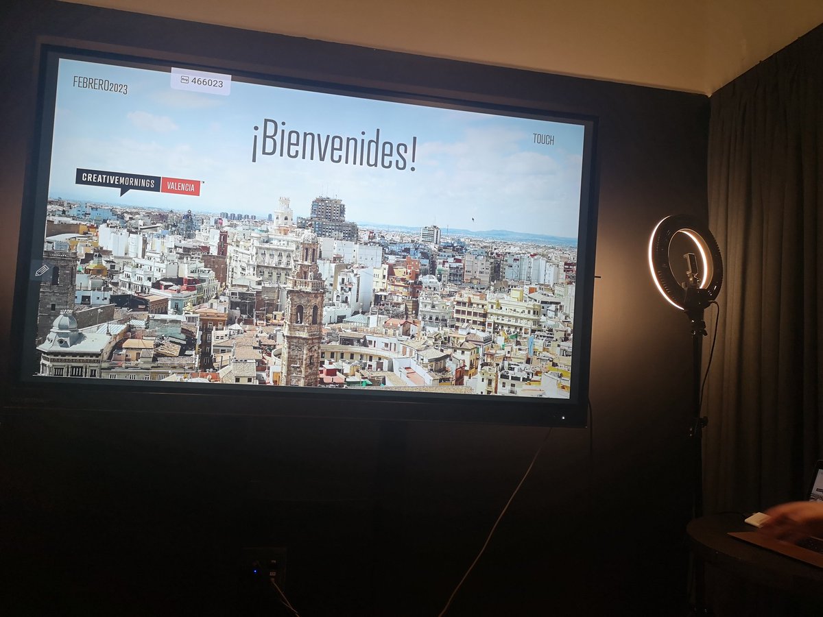 mnicaEdwards's tweet photo. A punto de empezar otra mañana creativa y fantástica! Con Carmela Lloret @VLC_CM https://t.co/llkZeF1QTp