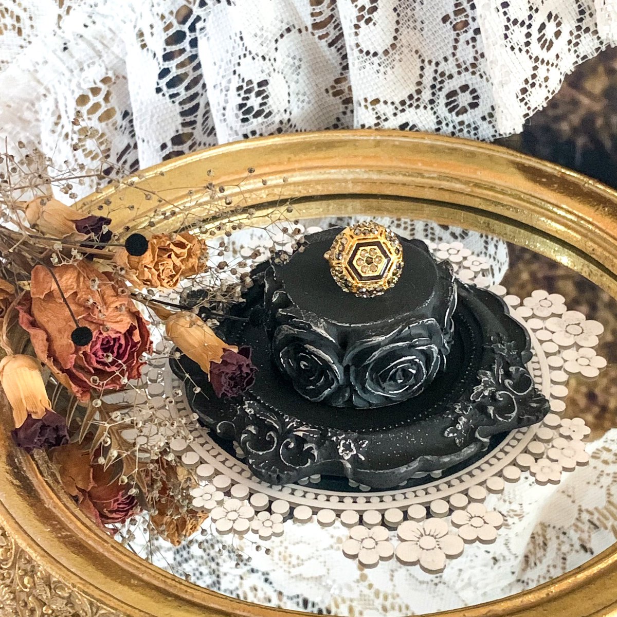 MirageEight's tweet photo. 𓂃٭𓈒𓏸
お気に入りのリングを置くのにもGOODな
薔薇の台座ストーン🌹

もちろんお好きな香料をつけて
アロマストーンとしても楽しめます✨

  · · • • • ✤ • • • · ·
Button Ring By……
atsushitomozou
  · · • • • ✤ • • • · ·

#IACAArtPlaster
#アートプラスター® https://t.co/Ttl1hDH2L0