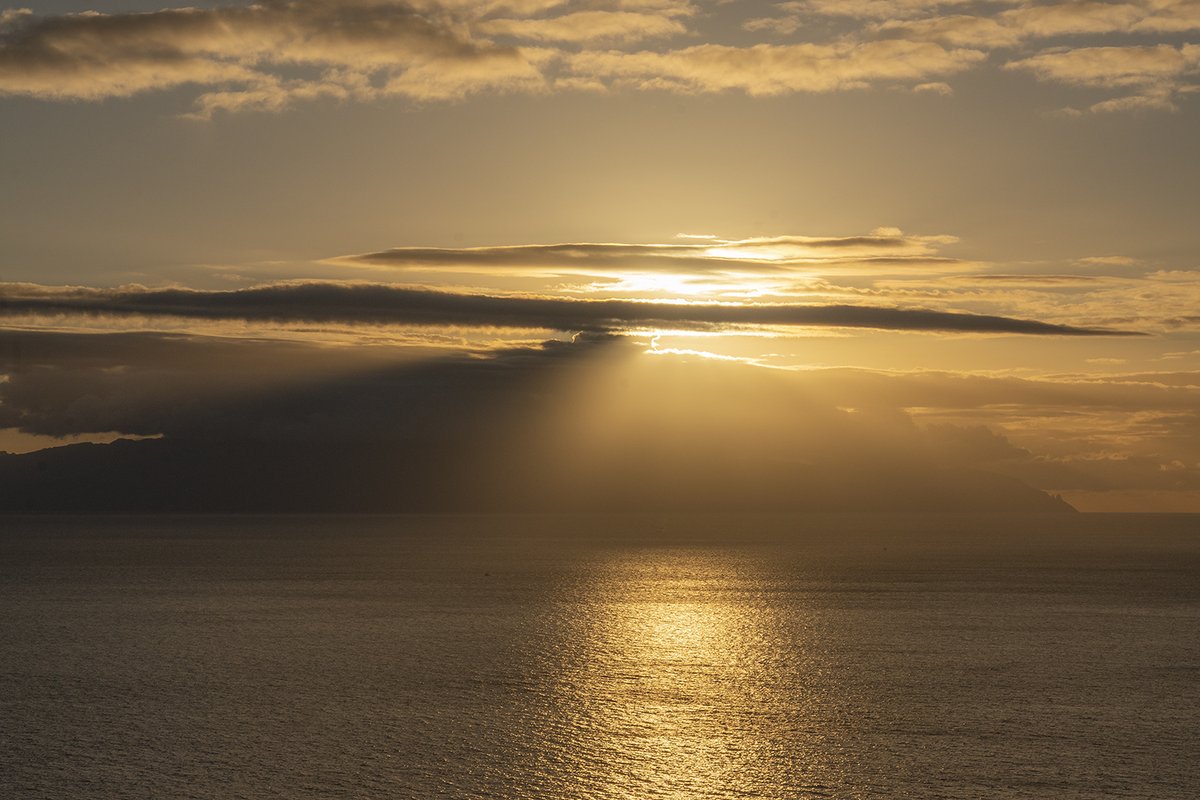 Unas fotos del atardecer de ayer en Los Gigantes, una de las vistas más espectaculares de Tenerife.