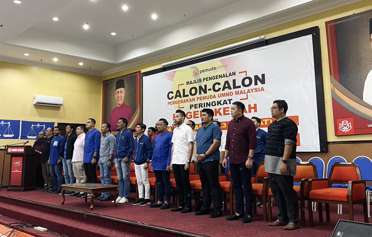 Seperti resmi padi, makin berisi makin menunduk, 

Majlis Pengenalan Calon Pemuda UMNO Malaysia Peringkat Negeri Kedah kali ini melihatkan ramai pemimpin UMNO yang berkepimpinan, berpengalaman dalam menerajui nakhoda parti keramat ini. 

#IniMasaKita
#umnorejuvenationproject