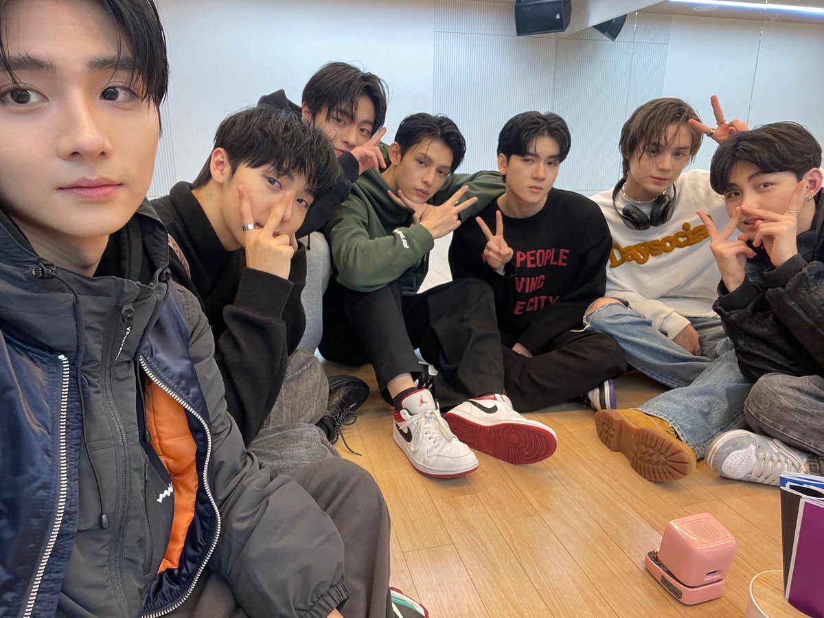 mskrkfs's tweet photo. Я больше никогда так не влюблюсь.
#TraineeA #Yorch #Leo #Sangwon #Woochan #James #JJ #Jihoon https://t.co/DLphoBYaXK