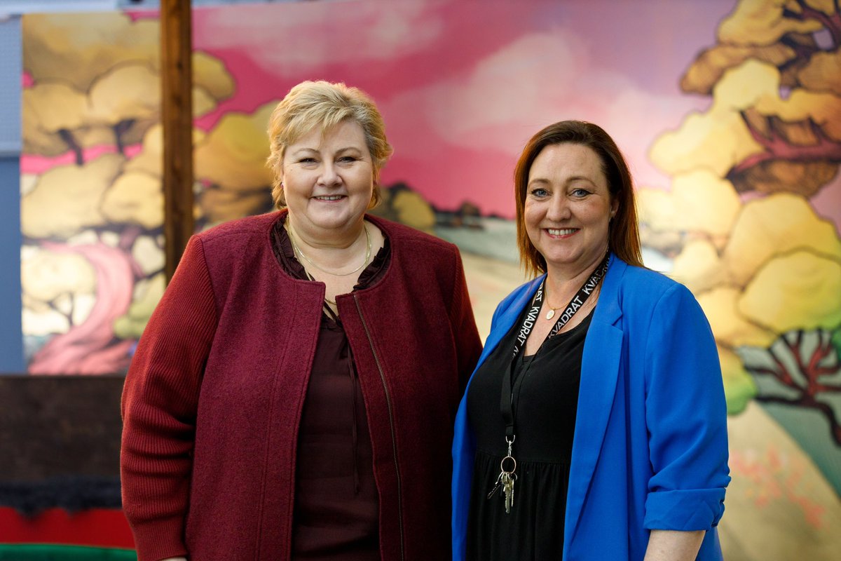 Stor stas å få besøk av <a href="/erna_solberg/">Erna Solberg</a> hos @EsportEinherjar på Kvadrat kjøpesenter🤩