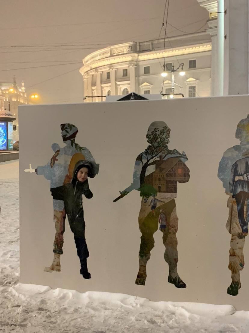 У Гостиного двора

Фото: издание Бумага