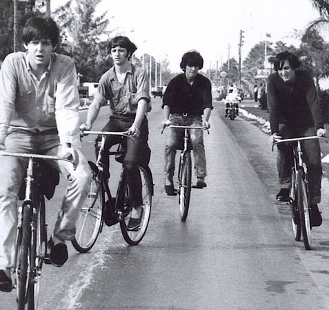 yesterdaypills's tweet photo. #filmingHelp
Il 24 febbraio 1965, secondo giorno di riprese alle #Bahamas, #TheBeatles vennero filmati mentre percorrevano in bicicletta la Interfield Road nei pressi dell’aeroporto di Nassau. https://t.co/UnVeX2cWF2