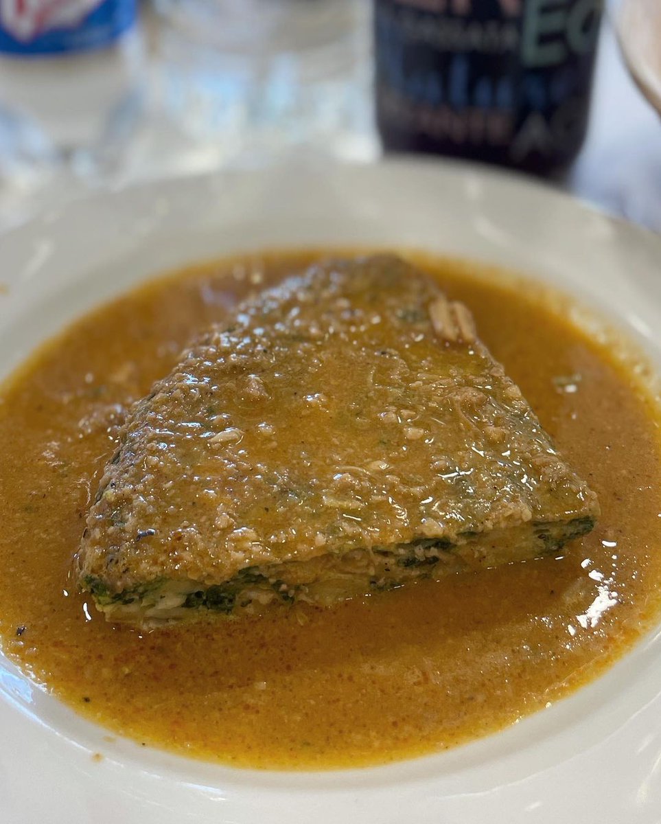 😋 Did you ever taste “truita amb suc” (omelette with sauce)? It is the most typical dish from #Ulldemolins and #Priorat. With courgette, spinaches, boiled egg… Delicious!

📸dolorssmateu, jaumepp, joaquimbatistasimo

#truitaambsuc #CostaDaurada #gastronomia #foodies