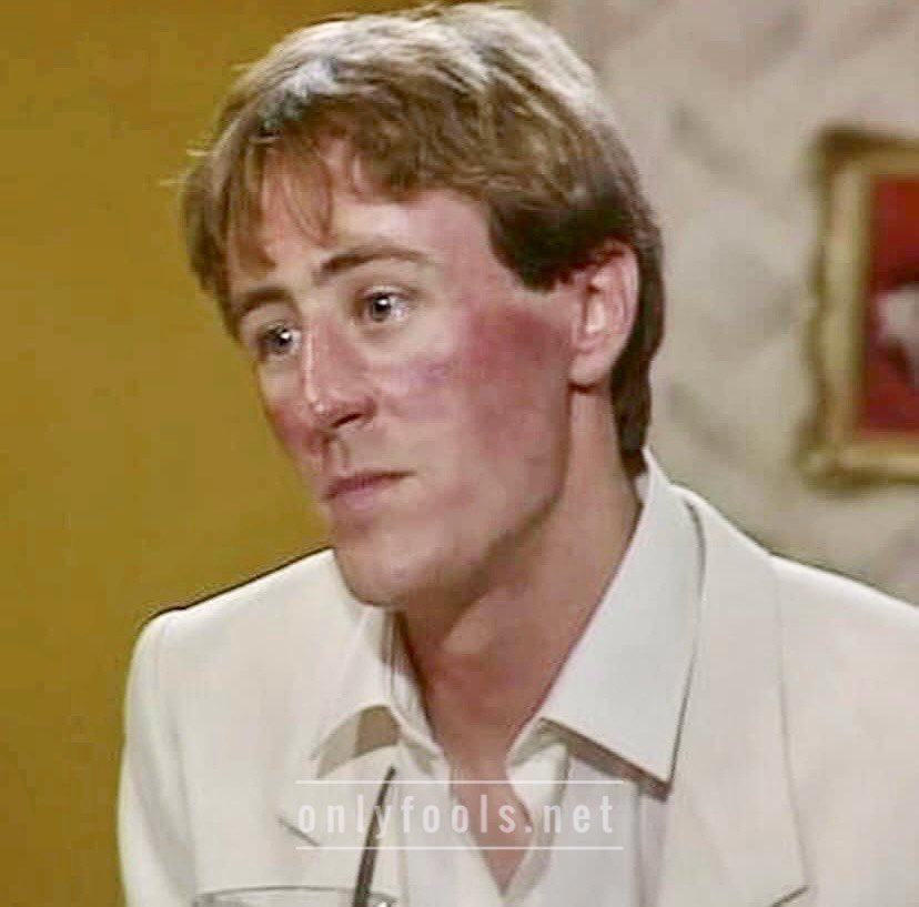 onlyfoolsnews's tweet photo. โNo you cant go outside with that face Rodney.. the traffic will be waiting for you to turn greenโ https://t.co/gSEcrkkstD