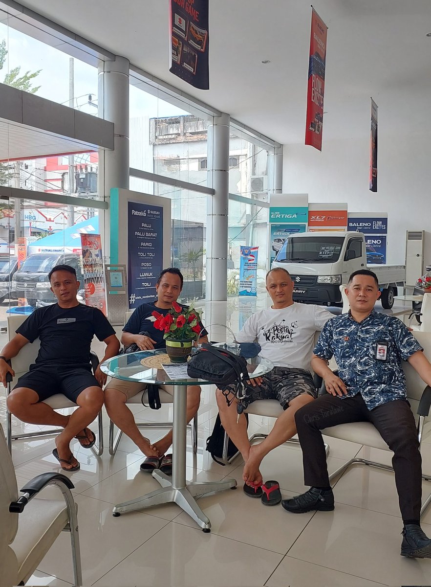 ChrisToralawe's tweet photo. Ketemu dengan sekaligus 3 brother ini adl kejadian yg sangat langka π
Sepupu Dongalemba dari Mamuju π
#myfamily #dongalemba #dongalembamamuju #toralawe #toralawedongalemba #topamona #poso #toposo #pamonaselatan #putramakilo #minahasa #putralolombulan #touminsel #touminahasa https://t.co/i1GsDsbbe7