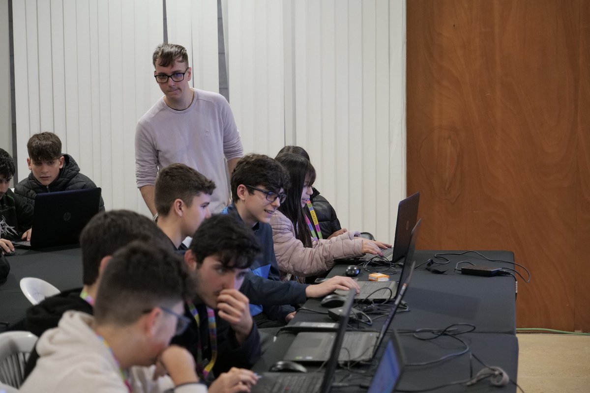 Ayer di, como miembro de <a href="/ctshapers_es/">Global Shapers Cartagena-ES Hub</a>, un taller de desarrollo de videojuegos en #eMotion2023 organizado por <a href="/DgMakers/">DGMakers</a> y <a href="/FIntegraDigital/">Fundación Integra Digital</a>. 
Fue un evento espectacular que involucró a 17 centros de la Región de Murcia y 800 alumnos.
Una auténtica locura🤯