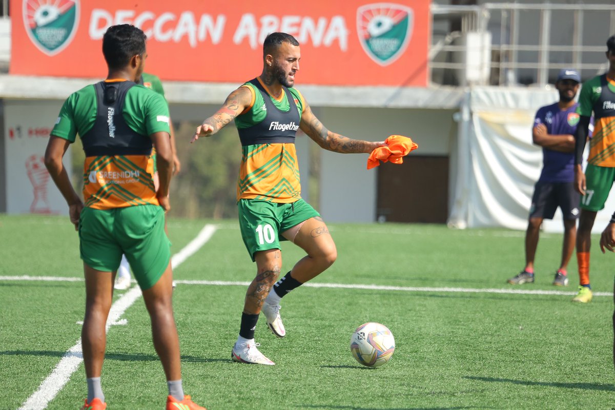 Hoping to replicate home form on the road, @sreenidideccan face @MohammedanSC Read the preview report 👉🏼 bit.ly/3EBtxKx #MDSPSDEC ⚔️ #HeroILeague 🏆 #TogetherWeRise 🤝 #IndianFootball ⚽