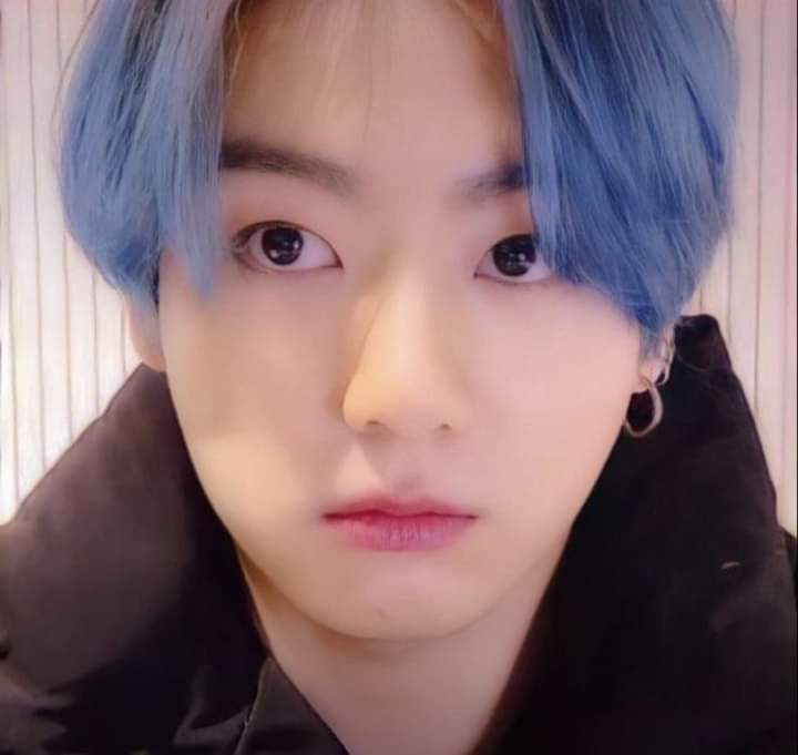toloantl's tweet photo. #YetToCome @BTS_twt
Tình yêu to bự của tui. Mãi yêu. 
#LeftandRight #JK #JUNGKOOK
#BestMusicVideo
#iHeartAwards https://t.co/ybvuumZlD1