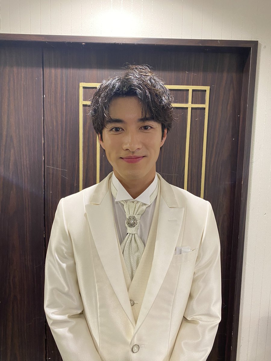 tx_sorekon's tweet photo. やっとお披露目することができました
#福山翔大 さんのタキシード姿✨

素敵すぎます🥹💞

〜有働監督を添えて〜

#それ婚 #ベルクラシック東京
#テレビ東京 https://t.co/IgXyUbqpwB