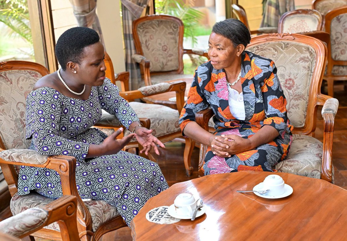 HonTribeless's tweet photo. Senator @essyokenyuri met Madam Robi Marwa who did raised her at Tarang’anya Primary School in Kuria. The senator attributed her not only as one who shaped her career but also as a highly regarded Mother for her selfless service in fighting FGM in her community. https://t.co/PDIWqW8aP9