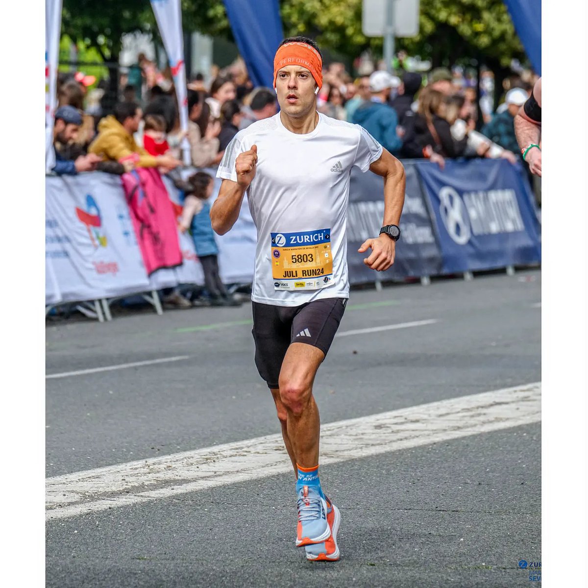 Juli_run24's tweet photo. Esfuerzo y sacrificio para una meta inolvidable... 

#Maratón #Maratoniano #Maratonista #Run #Running #runners #runnersworld #runningmotivation #Wong #Hoka #hokacarbonx3 #asics #asicsfrontrunner #finisher #Adidas #Adidasrunning #Sevilla #Maratonsevilla #corredor #deporte #salud https://t.co/8pqfBHydOc