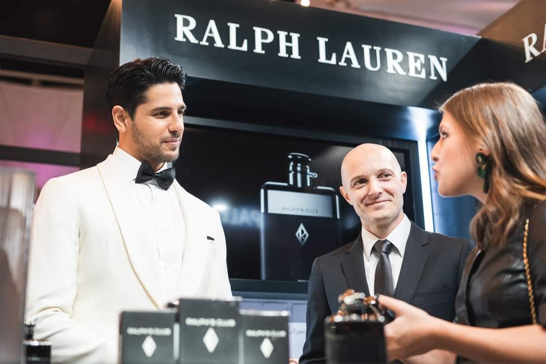 CLASSY 🤍 

<a href="/SidMalhotra/">Sidharth Malhotra</a> #SidharthMalhotra