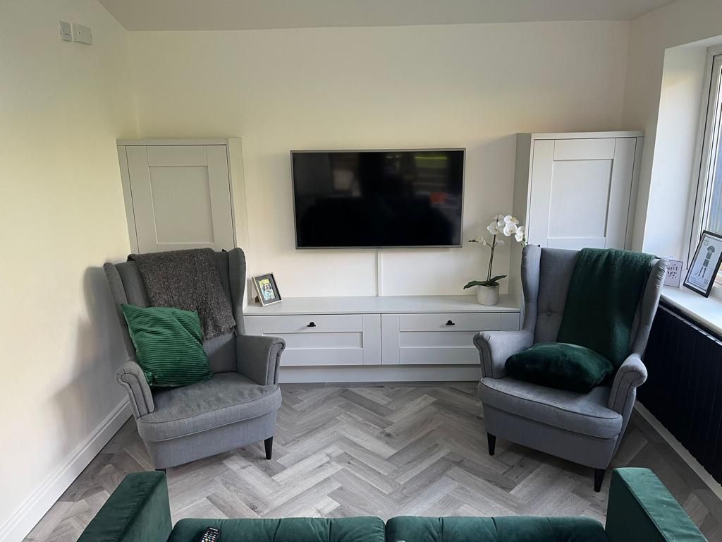 OnTrendKitchens's tweet photo. Real Kitchen showstopper! Two-tone Cartmel kitchen installed by @ad3design Fir green makes a bold statement in the kitchen, while light grey is used in the living space to provide beautiful storage. If you're looking for a retailer in the Bolton area, why not give them a try? https://t.co/YSpRUXuoJA