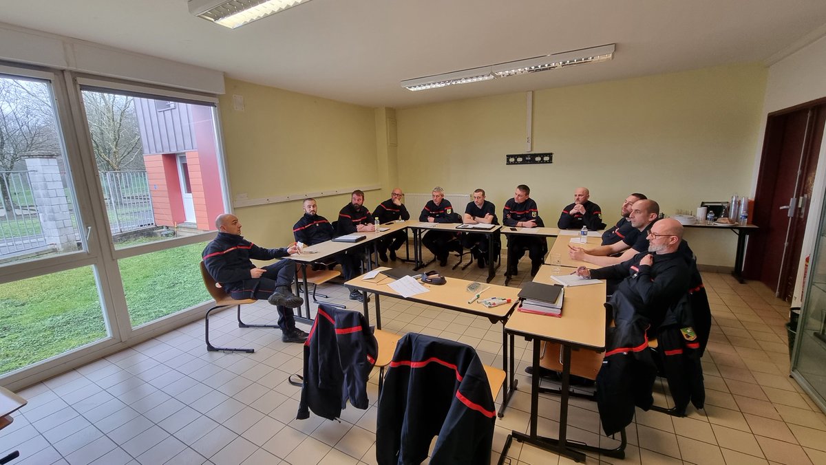 sdis08's tweet photo. #Recyclage #ForAcc Les FORmateurs ACCompagnateurs travaillent sur 2 thématiques:
- Le rôle du ForAcc en qualité de responsable pédagogique
- L'évaluation diagnostique
Une semaine animée par tous les COncepteurs de FORmation #sdis08 #CoFor 🐗 https://t.co/pvLusOzuXT