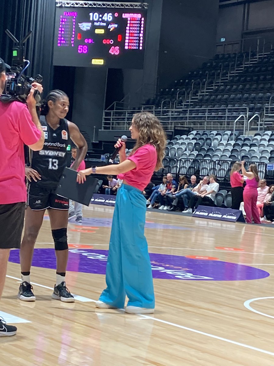 TheBreezePod's tweet photo. Status #PinkRound @TheSydneyFlames have scored 6 treys at the main break that’s a cool $6,600 🤑

@swishbeast awarded the seasons MVP at the Flames on 17pts 3rebs #WNBL23 https://t.co/cHge9SPWpa