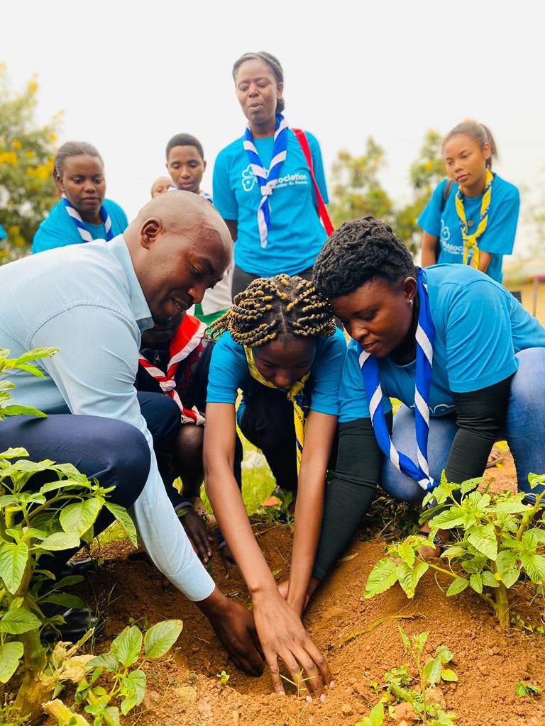 guidesrwanda's tweet photo. @guidesrwanda organised a walk to raise awareness on issues related to climate change and possible solution towards them in Bugesera District. #OurWorld #OurPeacefulFuture https://t.co/lCP3ZFA07c