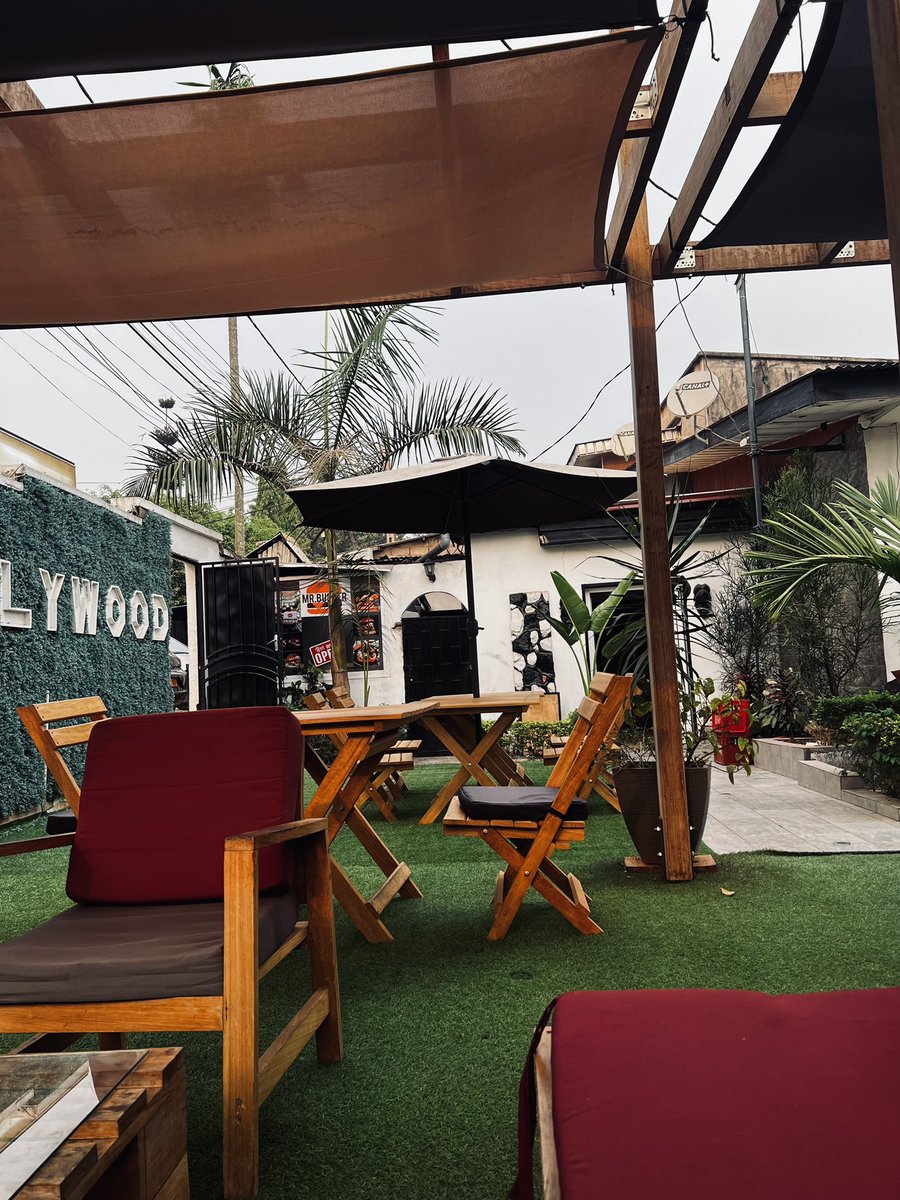 TheGrillGarden3's tweet photo. Hey #Twitter237 la semaine est presque terminé, mais le week-end ne fait que commencer 😜.
Notre lieu est le cadre idéal pour vos #after_work , n’hésitez pas de tirer vos collègues avec vous 😄 , " le yamo se partage " . https://t.co/D200mGGfjM