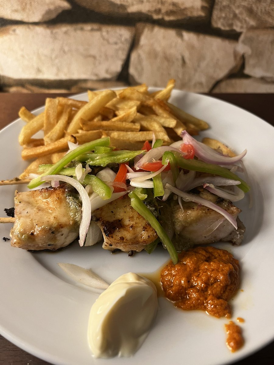 TheGrillGarden3's tweet photo. Hey #Twitter237 la semaine est presque terminé, mais le week-end ne fait que commencer 😜.
Notre lieu est le cadre idéal pour vos #after_work , n’hésitez pas de tirer vos collègues avec vous 😄 , " le yamo se partage " . https://t.co/D200mGGfjM