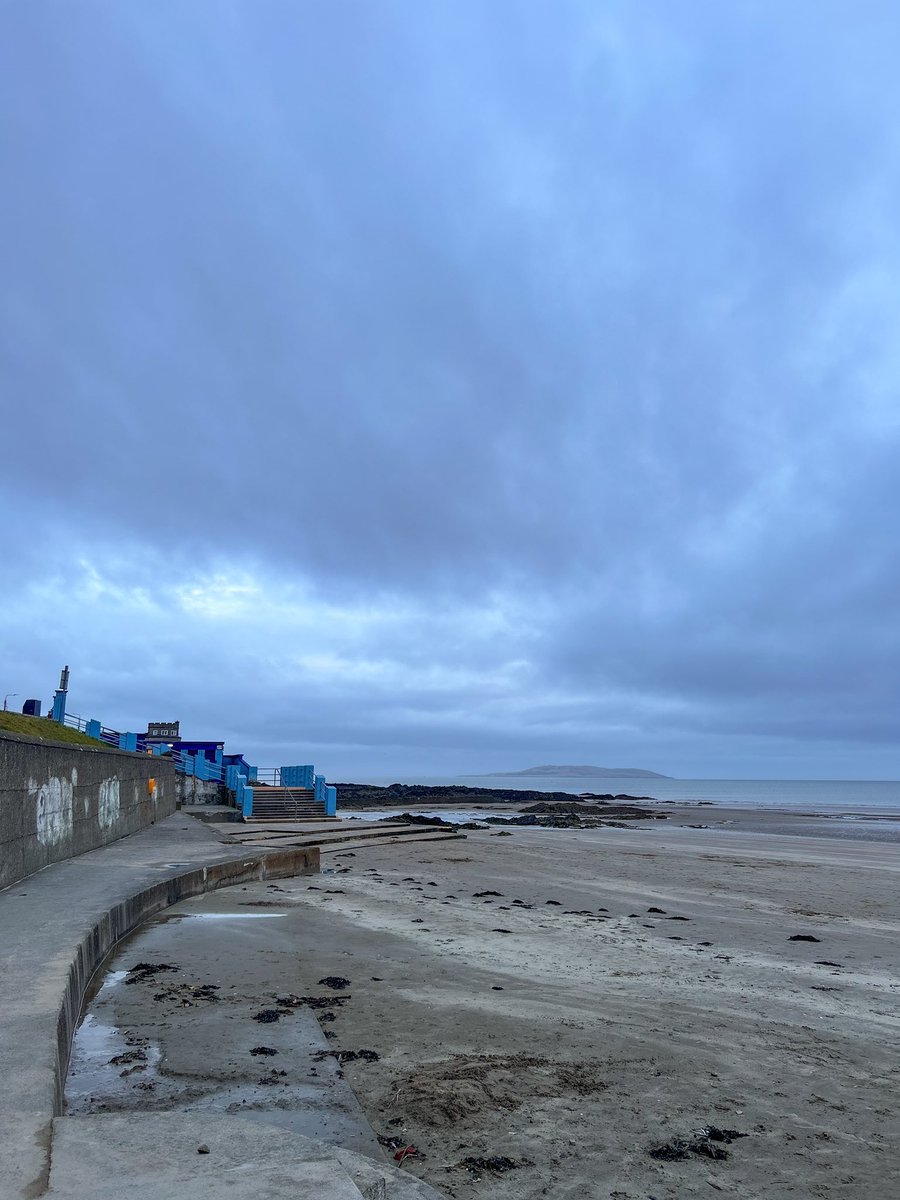 kasiaoleary's tweet photo. Chilly one this morning in Portmarnock with @stephoConno! 🥶 https://t.co/NZvcymQ36U