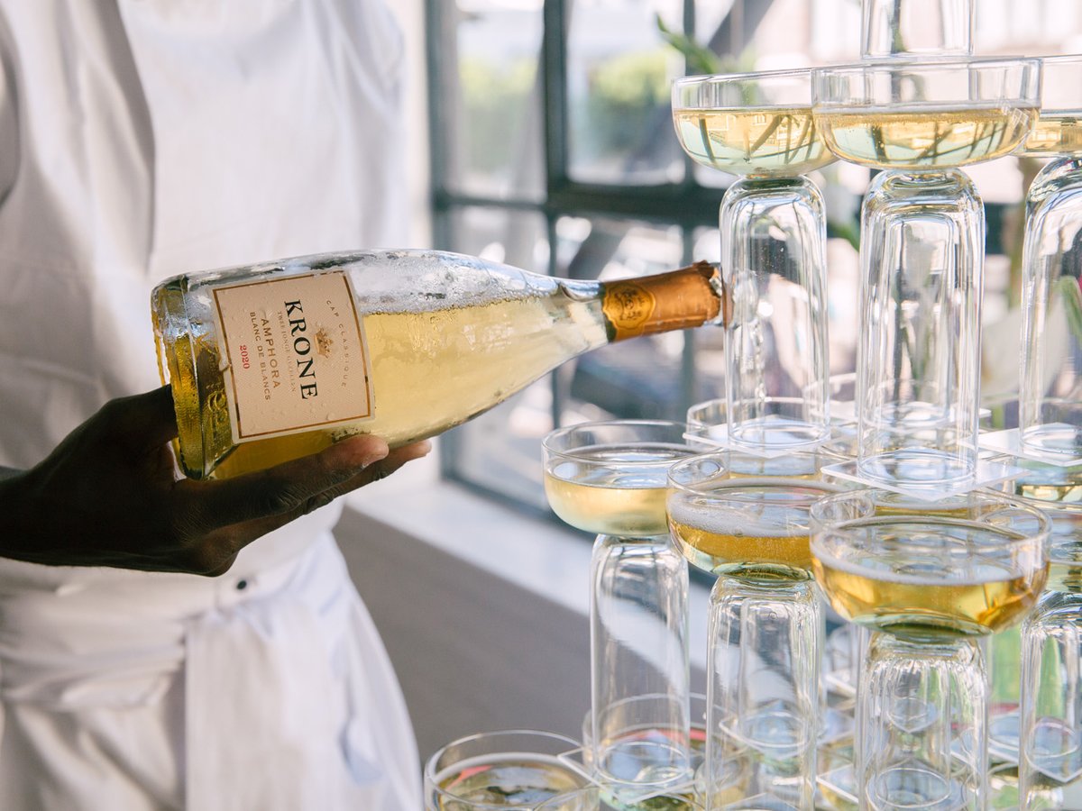 kroneworld's tweet photo. Lustrous citrine. Amphora Blanc de Blancs is lit from within.
#ColoursofMyBody #LeaColombo #KroneSecretHeart #KroneCapClassique #VintageOnlyCapClassique https://t.co/5o43HKGB4G
