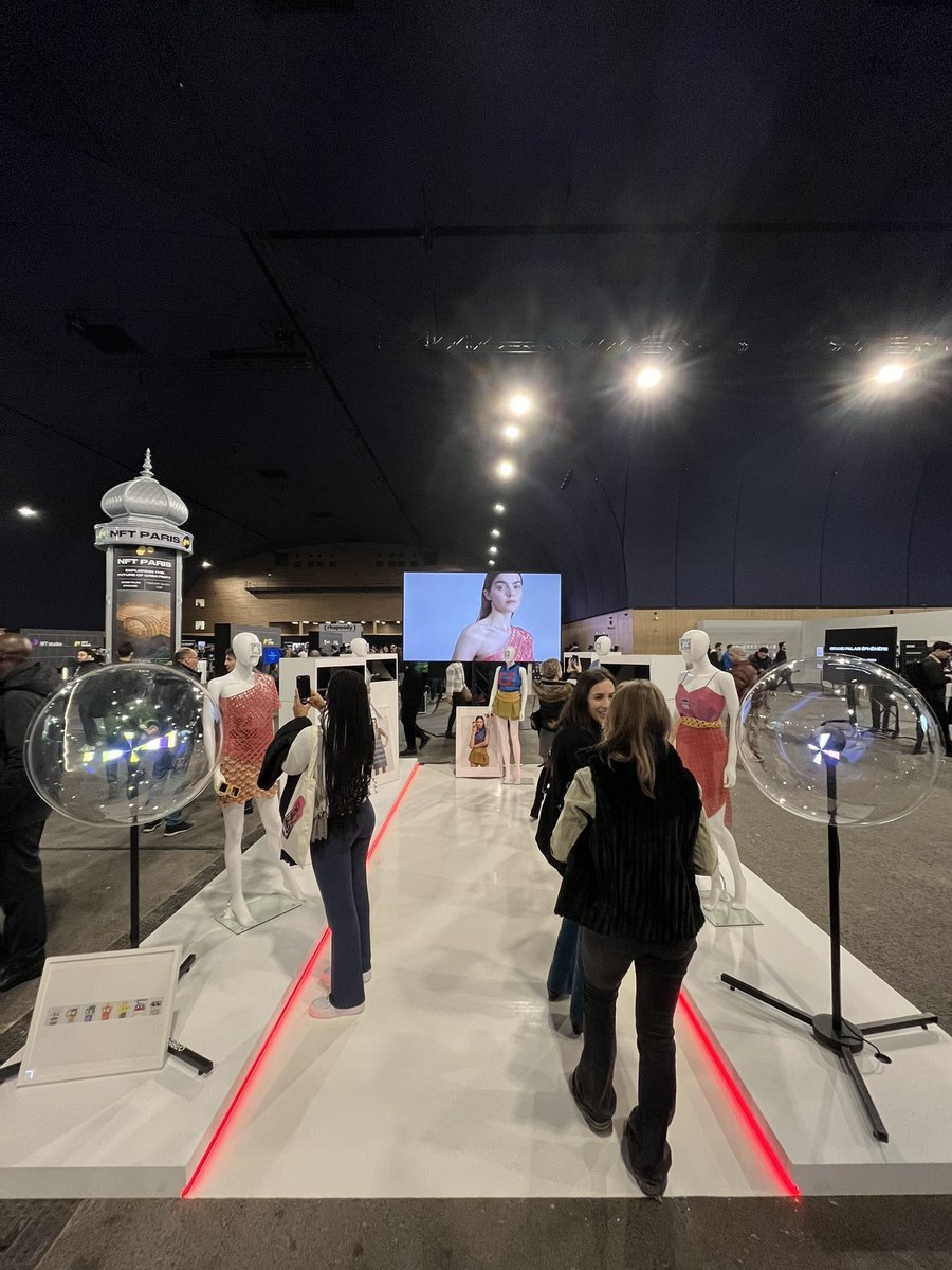 internouns's tweet photo. The culture loves @nounsdao @ #nftparis https://t.co/t3c37sVOgn
