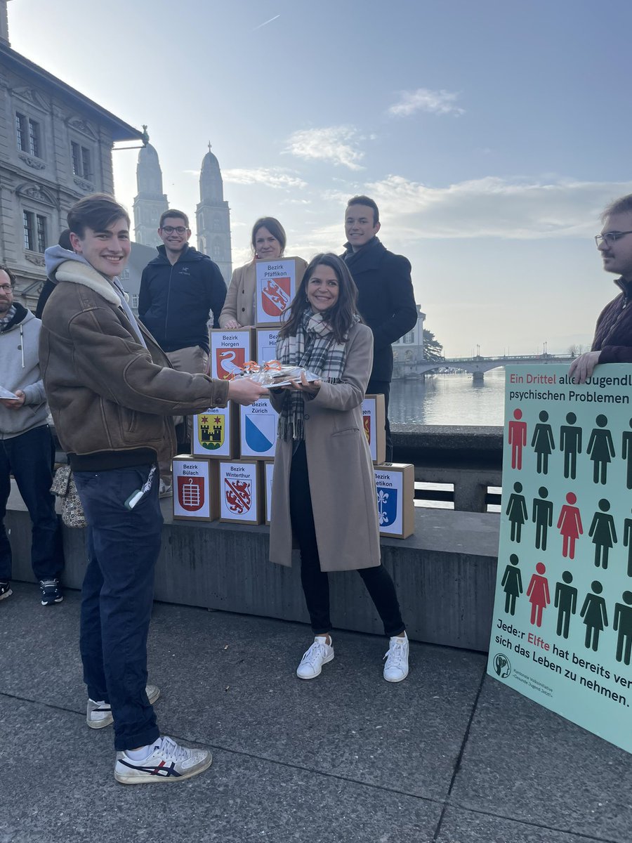 projuventute's tweet photo. Es freut uns sehr, dass eine Jungpartei Initiative ergreift, um die psychische Gesundheit von Kindern und Jugendlichen im
@KantonZuerich zu verbessern. Die Situation ist akut, wir unterstützen daher die Initiative #GesundeJugendJetzt @DieJungeMitteZH. Heute wird sie eingereicht. https://t.co/NumPlcxswM