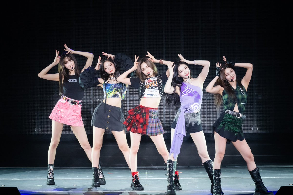 ORICON NEWS(オリコンニュース) (@oricon) on Twitter photo 🎤 #ITZY_WORLD_TOUR 幕張公演レポ
ITZY初の単独日本公演でファン熱狂💘
ライブ初披露楽曲など24曲を歌唱
📣日本1stアルバムの発売を緊急発表
oricon.co.jp/news/2268720/?…
#ITZY #ITZY_CHECKMATE <a href="/JYPEITZY_JP/">ITZY JAPAN OFFICIAL</a> 🎤 #ITZY_WORLD_TOUR 幕張公演レポ
ITZY初の単独日本公演でファン熱狂💘
ライブ初披露楽曲など24曲を歌唱
📣日本1stアルバムの発売を緊急発表
oricon.co.jp/news/2268720/?…
#ITZY #ITZY_CHECKMATE <a href="/JYPEITZY_JP/">ITZY JAPAN OFFICIAL</a>
