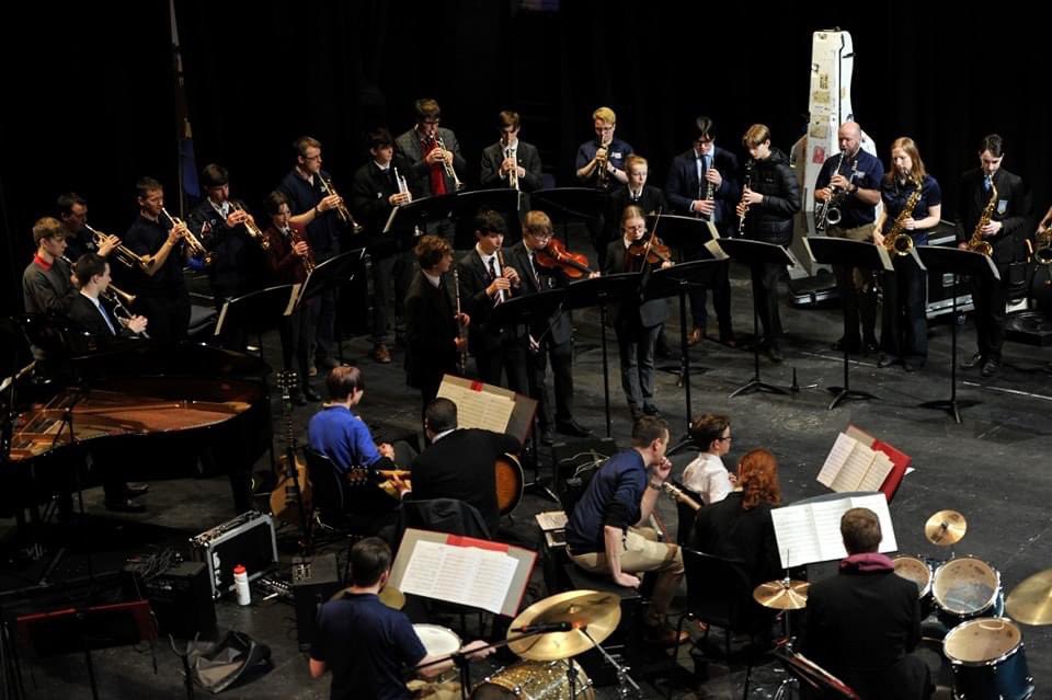 RAFMusic's tweet photo. The #RAF #Squadronaires had an amazing day at @DeanCloseSchool, Cheltenham, working with students from four local schools.
The workshops developed improvisation and big band styles, culminating in an evening concert 🎶 🎙️🎷
#RAFMusic 🎺✈️🥁
#NoOrdinaryGig #MusicalWorkshop https://t.co/O6ID1Obhwf