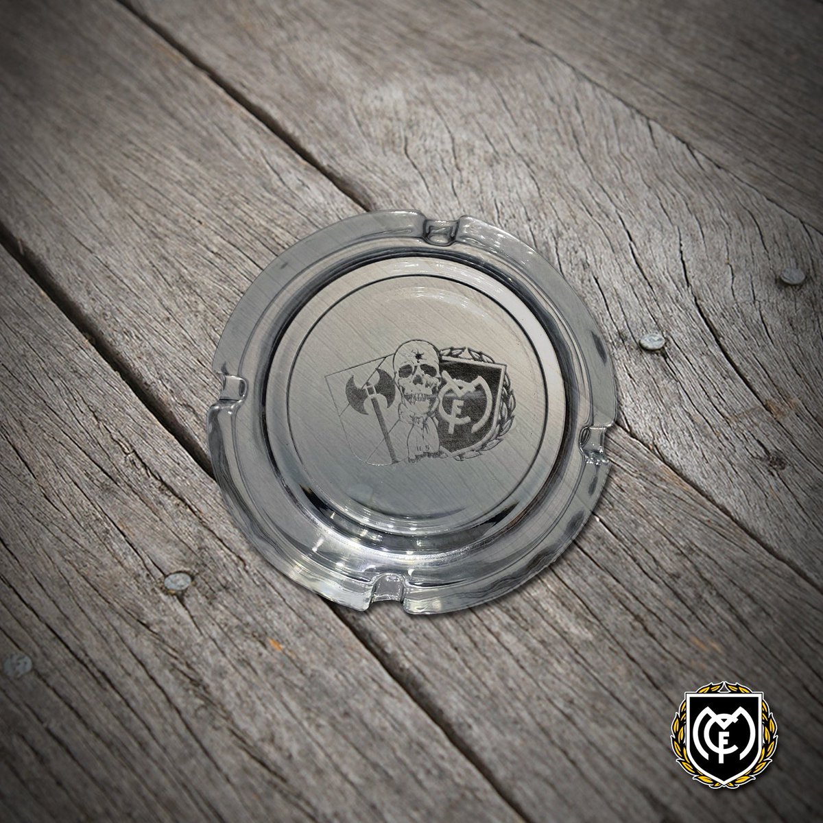 FondoSur_1980's tweet image. Nuevo material a la venta. Bufanda de raso y cenicero de cristal con los 3 logos grabados a laser. Pedidos on line a través del siguiente mail: sociosultrassur@hotmail.com