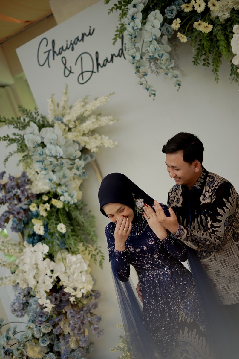 heyawi's tweet photo. barangkali ada yg butuh jasa fotografer untuk motret lamaran engagement atau foto percintaan dan pasangan misalnya... area jogja dan sekitarnya monggo, harga konco 😅🤪 https://t.co/rw9KKj2lm1