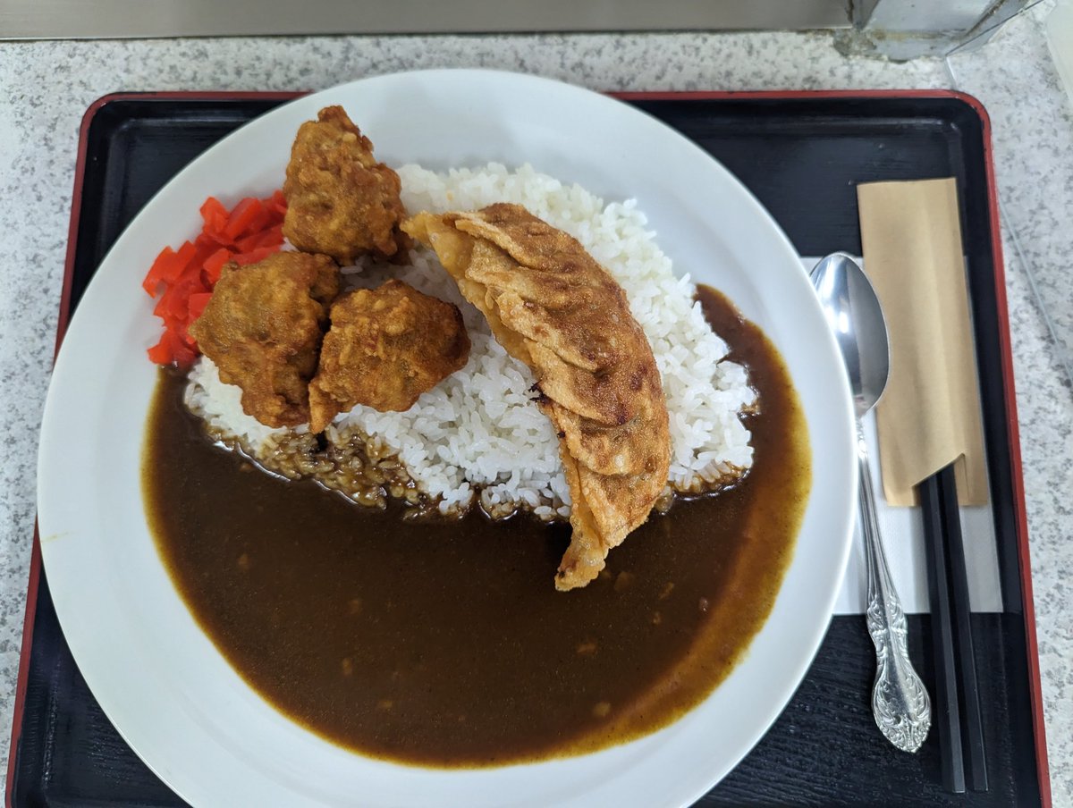 sadasadasadasd's tweet photo. 今日のお昼は
まんぷくカレー🍛 https://t.co/Tj4WqerKDG