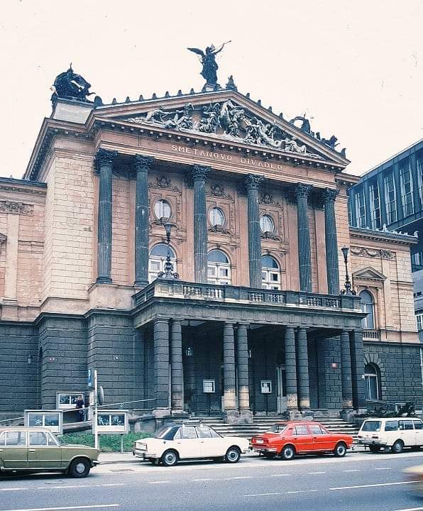 socialismus_eu's tweet photo. 🇨🇿 #normalizace #socialismus #komunismus #totalita #komunizmus #nostalgie #praha #prague #prag #prága #cssr #czechoslovakia #ceskoslovensko #madeinczechoslovakia #Jaktobylodoopravdy #Pametnaroda #prepistedejiny #statniopera #1980s https://t.co/4HSiKOF1I2
