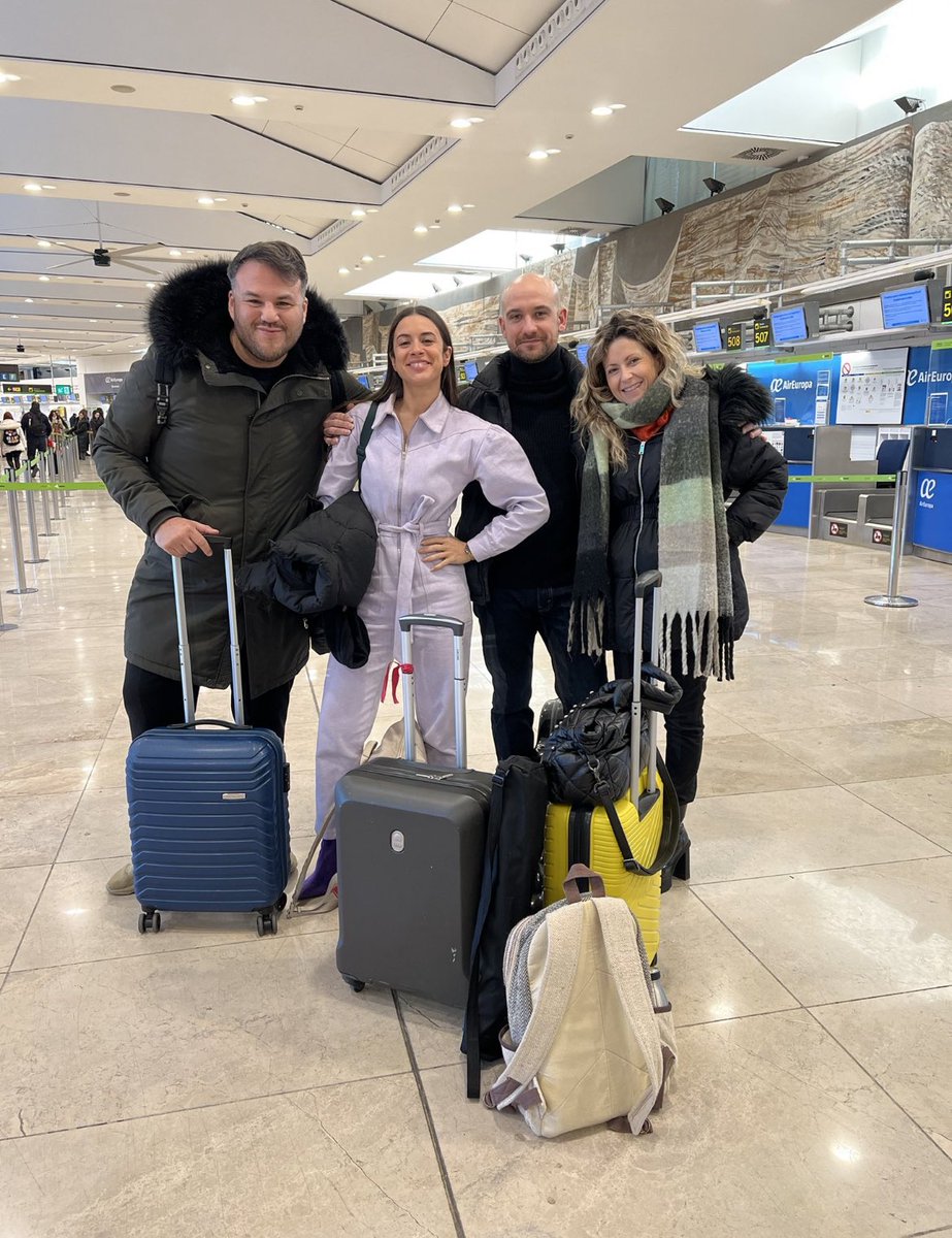 eurovision_tve's tweet photo. Blanca Paloma y su equipo ponen rumbo a Lisboa 🇵🇹 para participar en el #FestivaldaCançao! 

Hoy es día de ensayos. Mañana, actuará en la primera semifinal del certamen portugués.

👉🏼https://t.co/dsQfDUNuaj https://t.co/eLHElU009w
