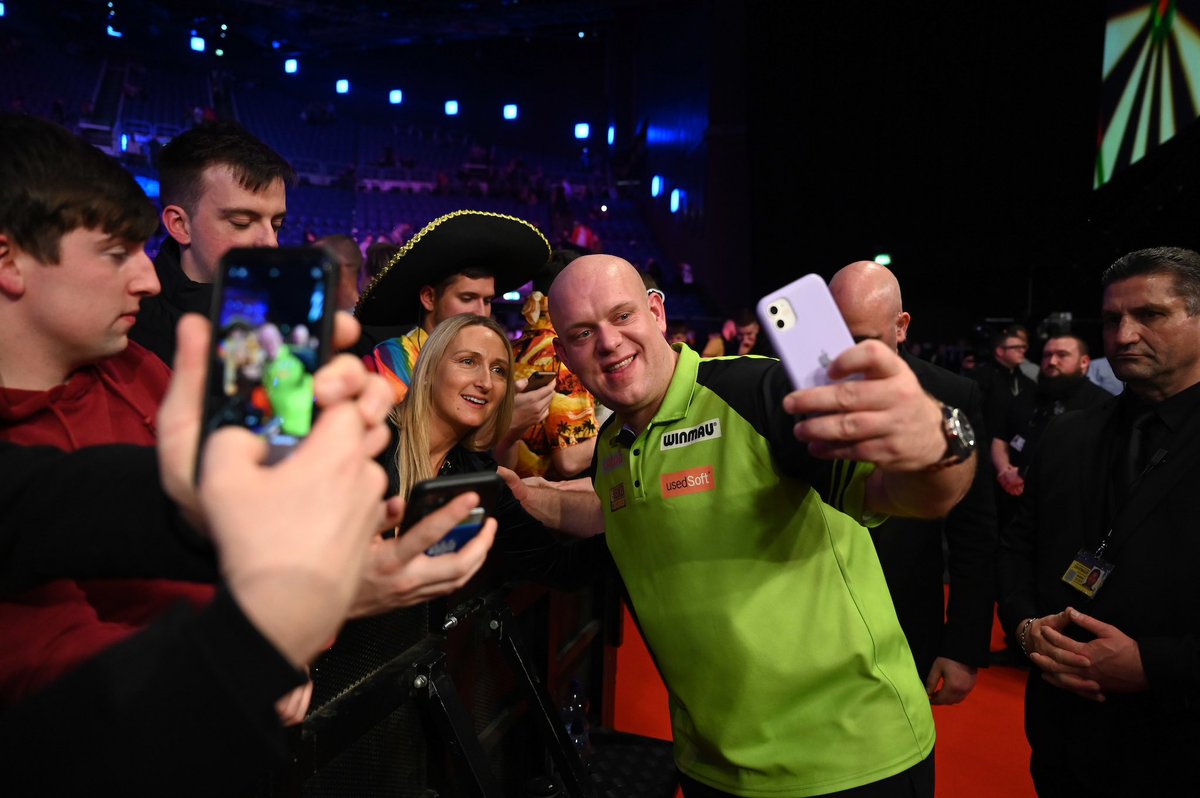 Michael Van Gerwen tweet media