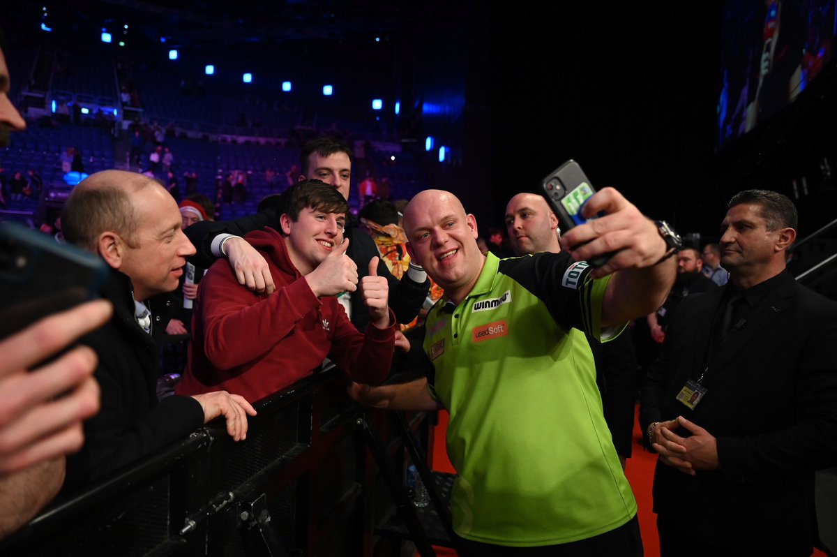 Michael Van Gerwen tweet media